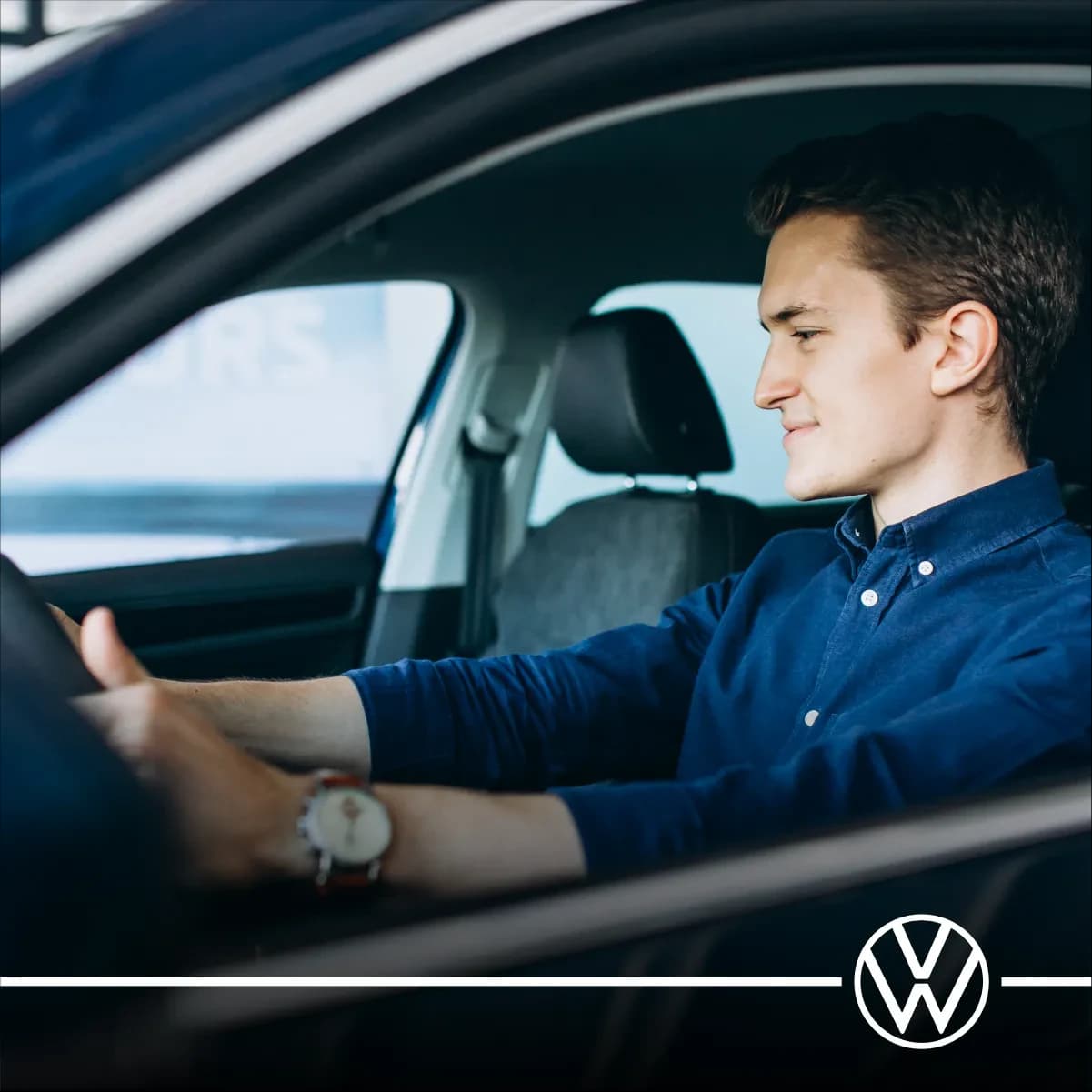 Motorista em Volkswagen destinado ao atendimento de venda direta para aplicativo